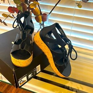 SOREL cameron flatform lace women's platform sandal; size 7.5